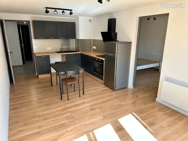 F2 meublé 41m² - Hyper centre Pontarlier - Balcon & Parking privé 