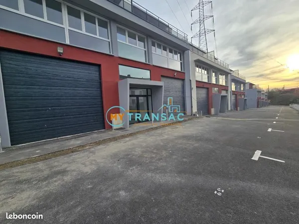 Local bureaux 296 m² 