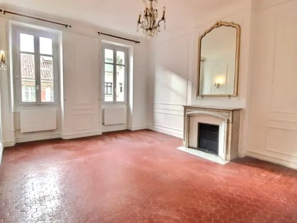 Marseille 13008 Appartement 7 pièces 185m² dans bel immeuble ancien avec ascenseur