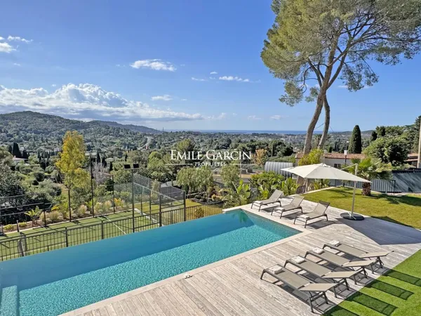 A louer Mougins Cote d'Azur, maison contemporaine, paddle privé, vue mer, 2 piscines, 7 chambres 