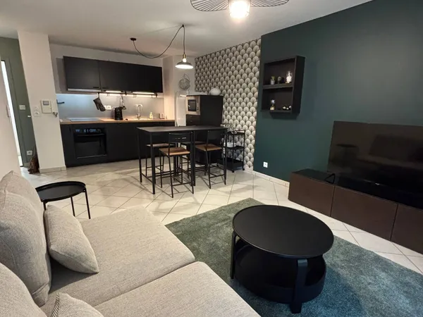 Loue appartement meublé rénové 