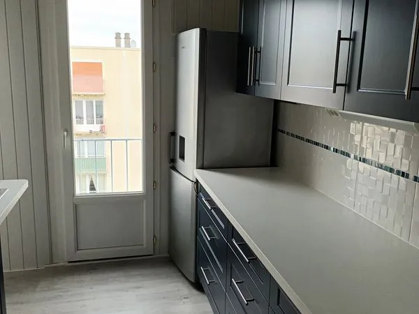 Apparemment 4 pièces 67 m2 800 euros charges comprises 