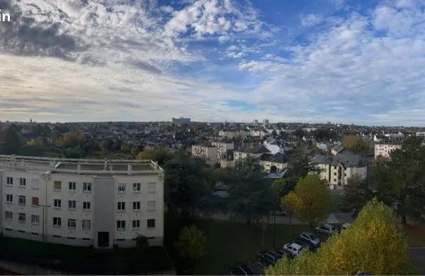 Studio meublé 28 m2 + parking au centre ville de Laval 