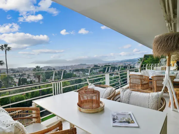 Appartement neuf proche du Centre, position dominante, superbe vue mer 