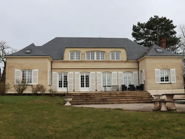 Maison 8 pièces 400 m² 
