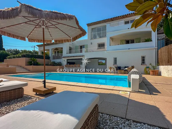 EXCLUSIVITE A VENDRE VILLA STYLE PROVENCAL 5 CHAMBRES PISCINE GARAGE VUE MER À SAINT-AYGULF 