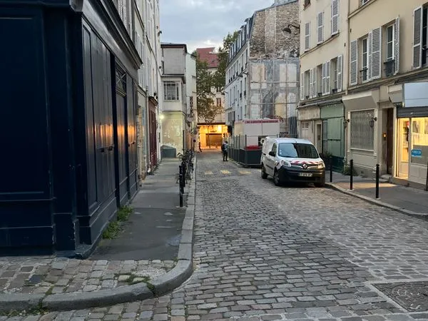 Cave à louer - Place de Clichy 