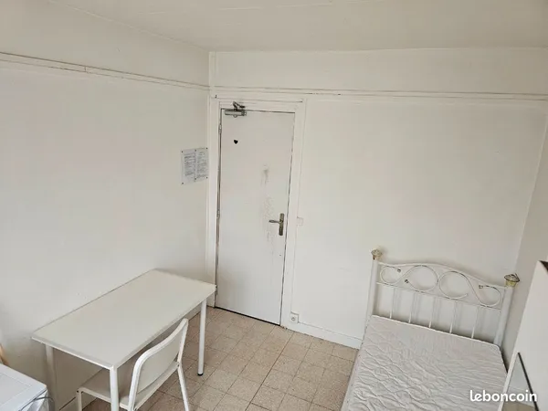 Chambre meublée 9m² au calme proche toutes commodités 
