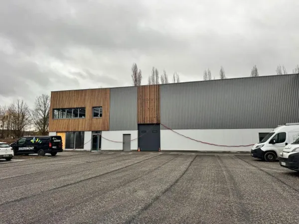A LOUER , un bâtiment composé de bureaux et entrepot à construire secteur VILLENEUVE D ASCQ ( 