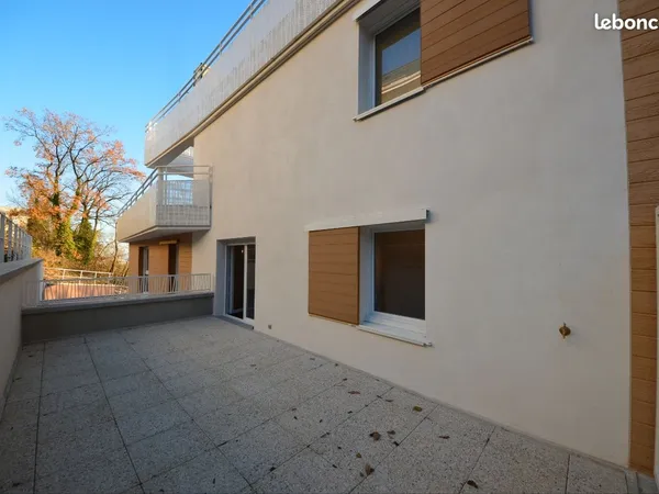 Studio lumineux avec grande terrasse - Résidence récente - Châtenay-Malabry 