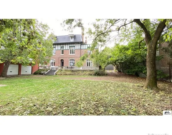 Maison 13 pièces 307 m² 