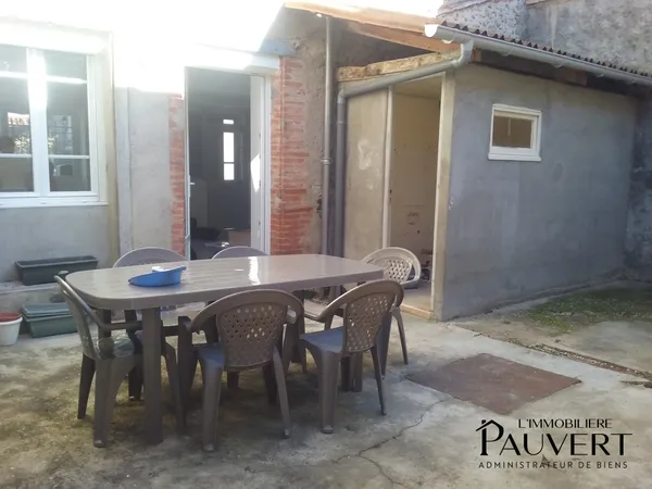 À louer Maison de village 92 m2 avec cour Le Vernet-d'Ar 
