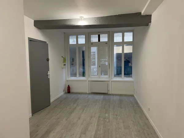 Loue Local Hyper Centre Rouen Refait â neuf - 22m² 