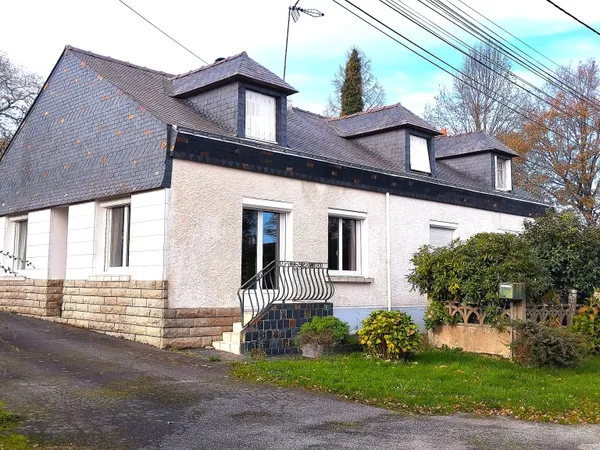 Maison 6 chambres 160m2 avec deux grandes dépendances 
