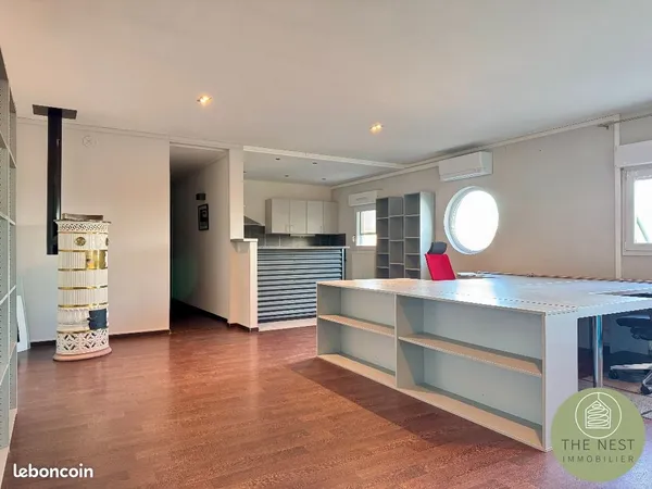 Bureaux 93 m² 