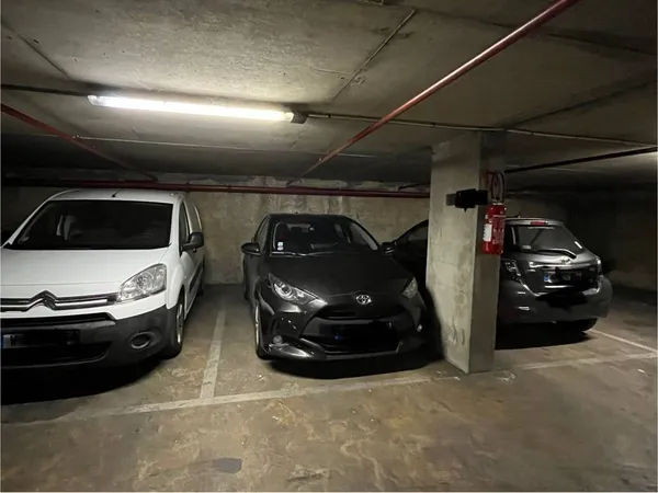 Vends parking Métro Dupleix 