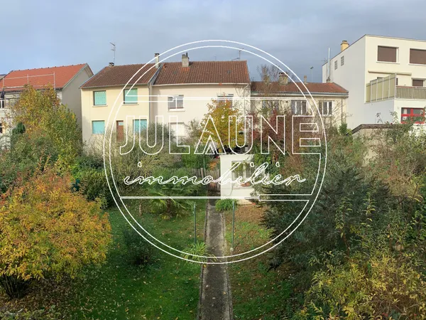 Maison de ville avec locataire en place 