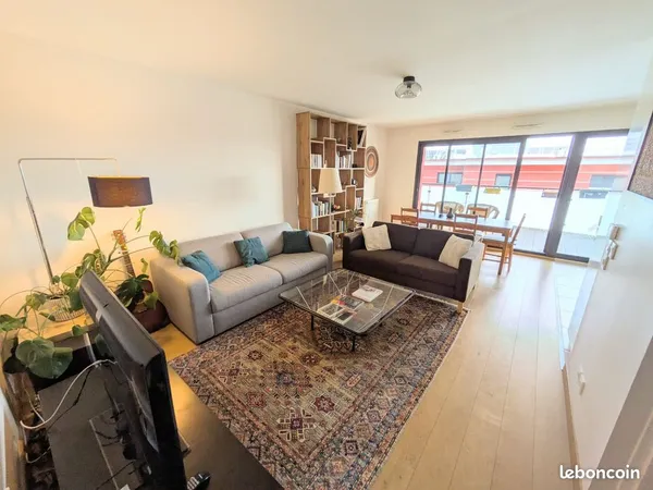 T3 lumineux avec terrasse et garage 