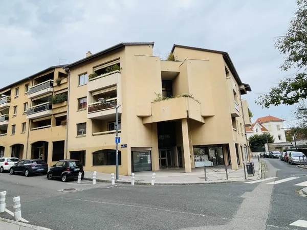 Local commercial 114 m² 