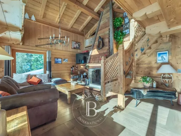 MEGEVE - CHALET FAMILIAL - 4 CHAMBRES - TERRAIN DE 1115 M2 
