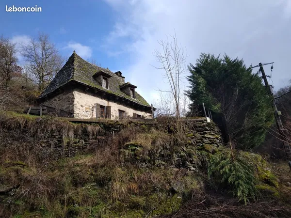 Maison ancienne dans hameau 