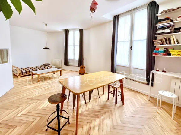 BORDEAUX CENTRE HISTORIQUE -SUPER T3 Á LA JOLIE RÉNOVATION S 
