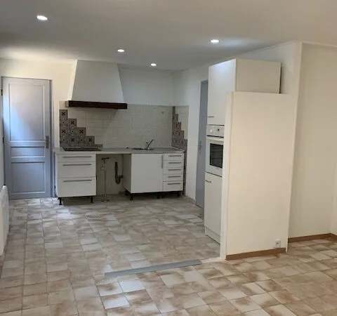 Maison de ville à louer Carcassonne allée Iéna calme avec 2 chambres et salles d'eau privatives 