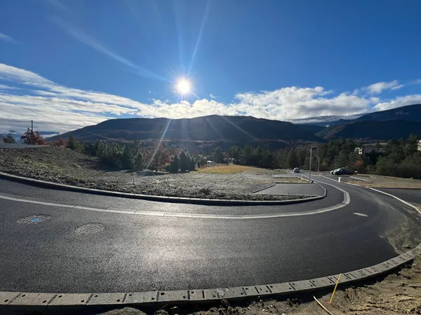 A vendre : Terrain constructible viabilisé d'une surface de 1500m² dans un environnement 