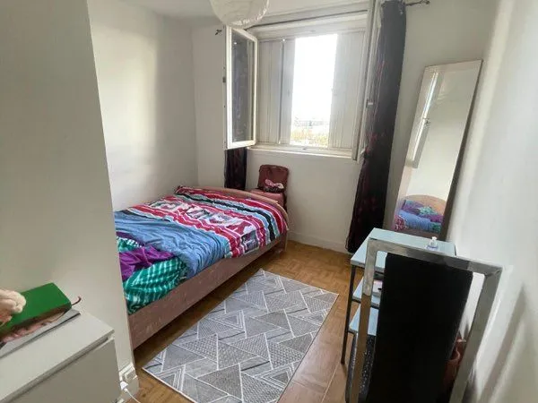 Chambre meublée Victor bash 