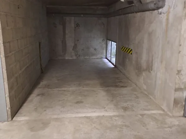 Place de parking sécurisée en sous-sol proche théatre Orléans 