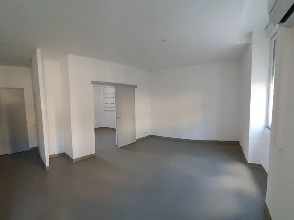 Nimes centre P2 état neuf 