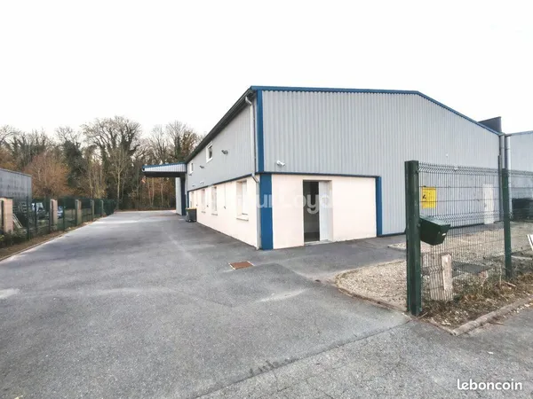 Local d'activité 494 m² 