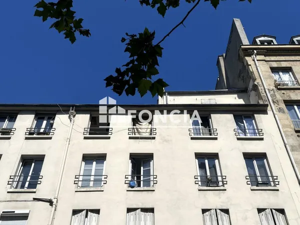 RUE DU FBG DU TEMPLE LUMINEUX 2 PIECES SUR COUR CALME 
