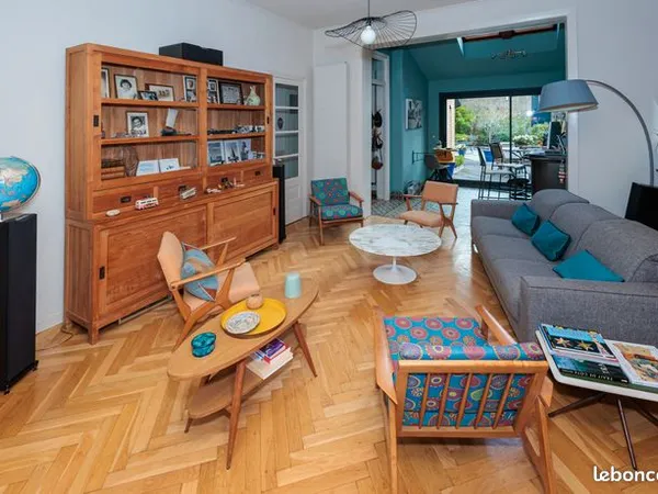 Maison 6 pièces 234 m² 