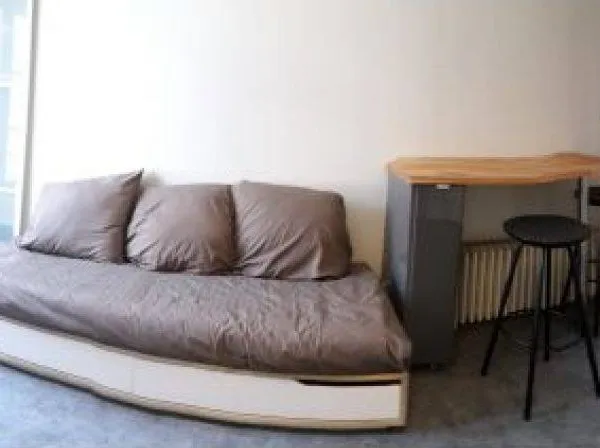 Loue studio Versailles St Louis 20m² 