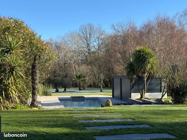 Maison 11 pièces 354 m² 