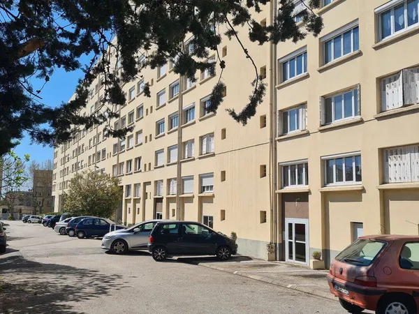 Studio 1 pièce 25 m² 