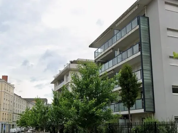 Élégant Appartement T2 meublé 50 m² avec loggia Lyon 7ème disponible au 1er mars Garage 