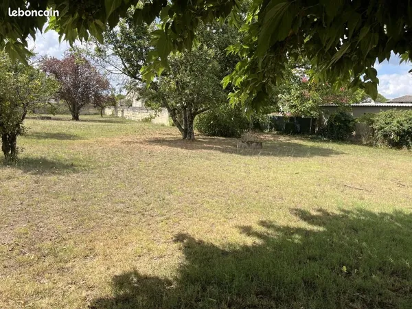 Terrain 1 017 m² Ludon Medoc 