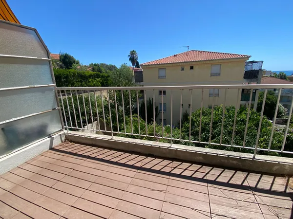 À vendre : Appartement lumineux avec vue dégagée à NICE ! 