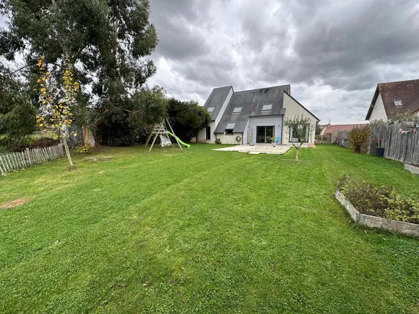 MAISON 5 CHAMBRES- PISCINE- JARDIN 