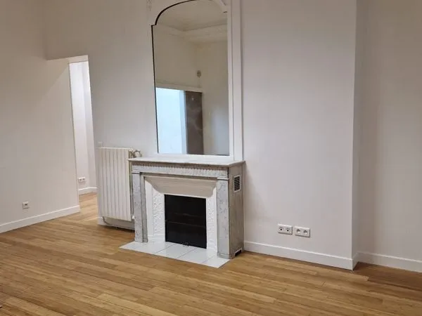 Bureaux à louer 44 m² - 17ème Etoile 
