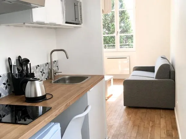 Studio meublé lumineux et refait à neuf 