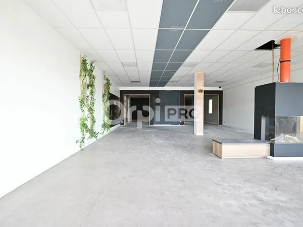Local commercial 940 m² 