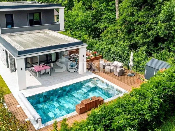 Maison 5 pièces 250 m² 