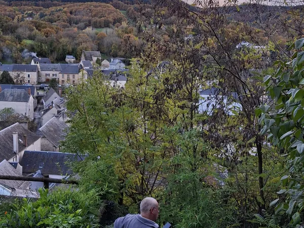 TERRAIN AVEC MAISON EN PIERRE AVEC GROS-OEUVRE A RESTAURER 