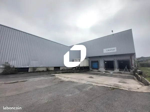Local d'activité 1 907 m² 