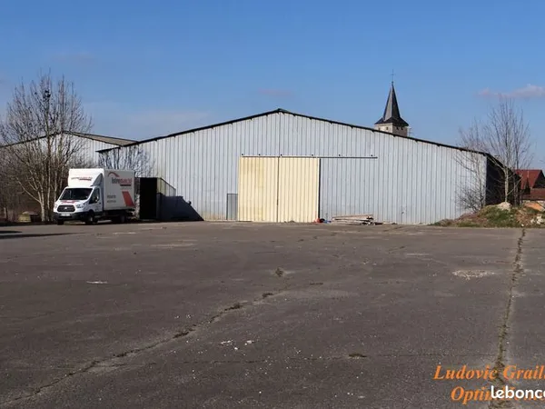 Local industriel 7 400 m² 