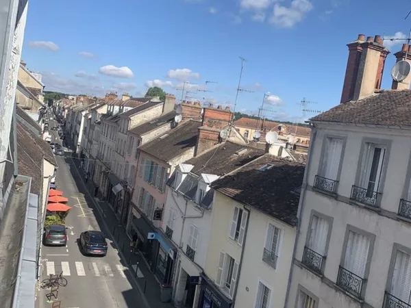Centre ville fontainebleau cave 10m2 Prix 80€ 
