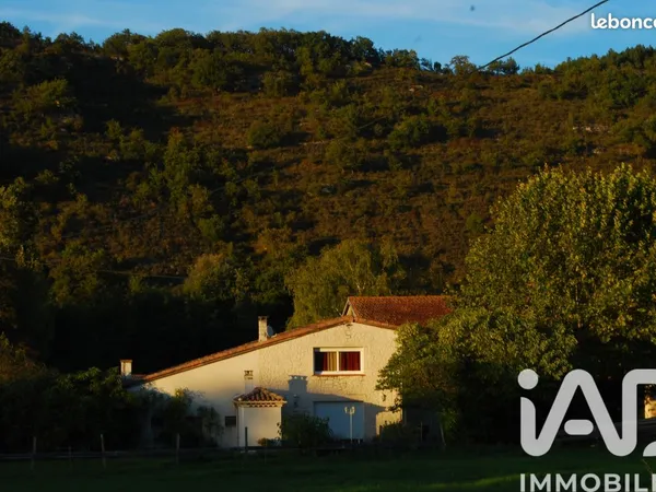 Propriété 7 pièces 200 m² 
